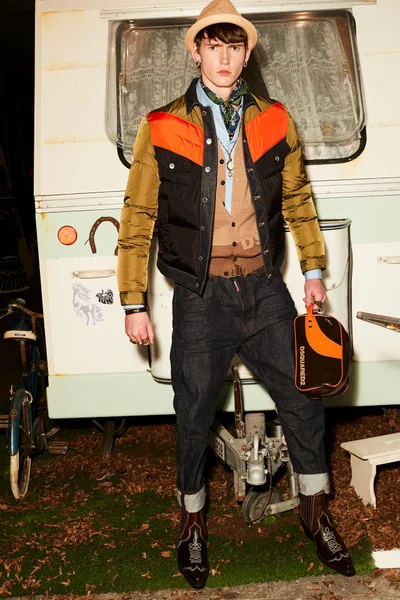 Look 32